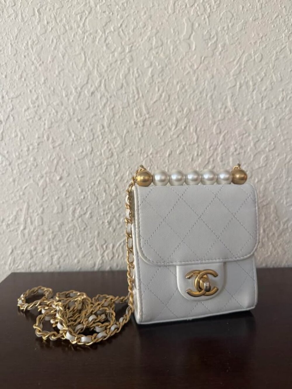 Chanel mini flap with a pearl top handle - Picture 6 of 7